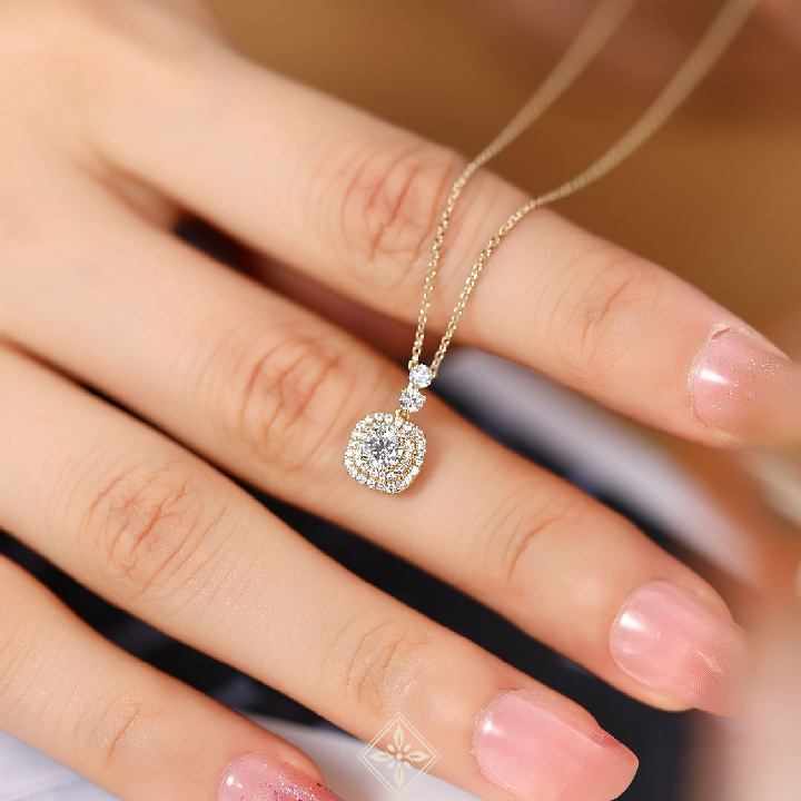 Necklaces & Pendants